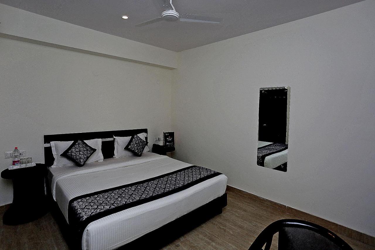 Oyo 12171 Hotel Sky View غورغاون المظهر الخارجي الصورة